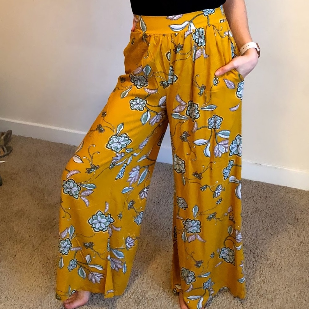 Wide Legged Pants with Pockets
